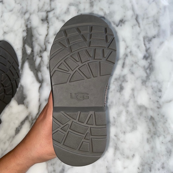 KIDS UGG ROBLEY BOOTS - Picture 4 of 10